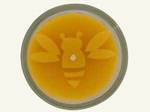 Bienenwachsteelicht Biene. Teelicht aus 100 % Bienenwachs – Motiv Biene