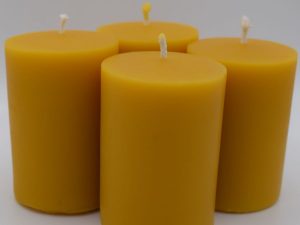 Kerzen für den Adventskranz aus echtem Bienenwachs