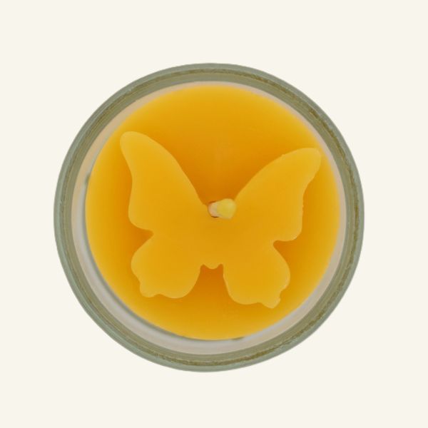 Teelicht Schmetterling. Bienenwachsteelicht Schmetterling. Handgegossenes Bienenwachsteelicht mit Schmetterlingsmotiv