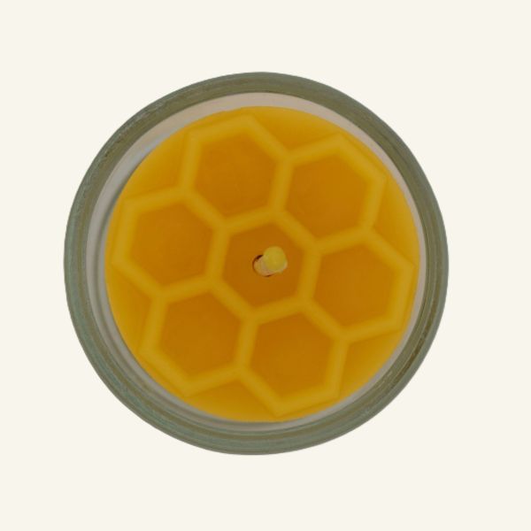 Bienenwachsteelicht Wabenwerk. Natürliches Teelicht mit Wabenmotiv aus 100 % Bienenwachs