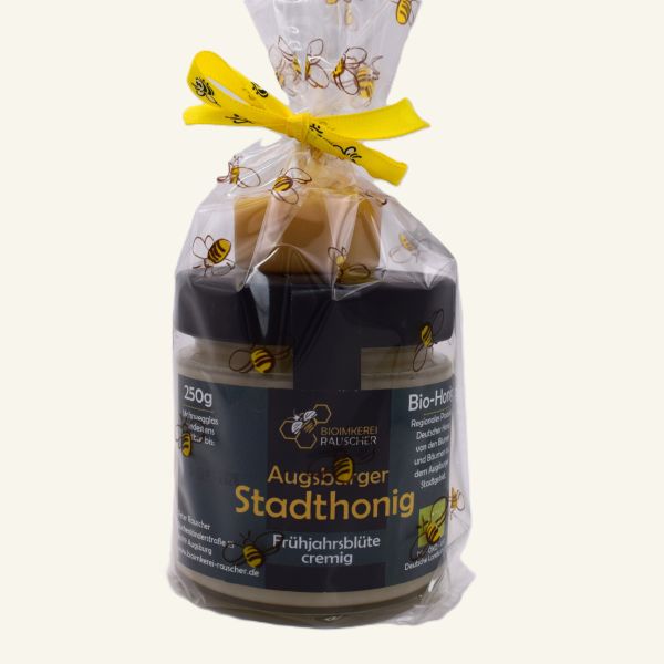 Mitbringsel aus der BioImkerei Rauscher mit Honigglas und Bienenwachskerze